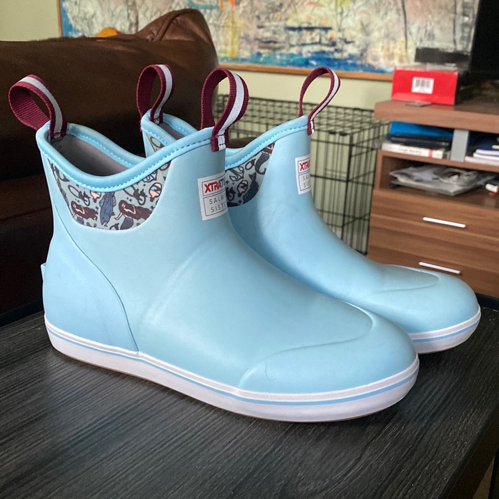 Salmon sisters Xtratuf booties